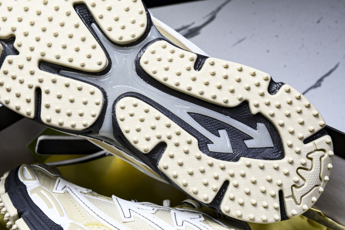 C/O​ SNEAKERS CO-029