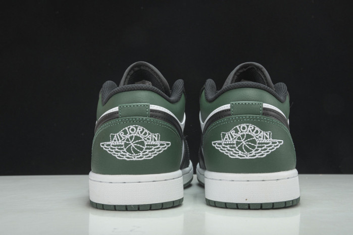 q22 air jordan 1 low “green toe”  553558-371