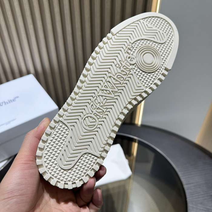 C/O​ SNEAKERS CO-014